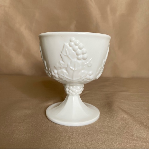 Vintage Indiana Milk Glass Creamer and Sugar - Picture 13 of 14